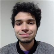 Profesor de inglés imparte clase a niños de todas las edades. Inglés Básico